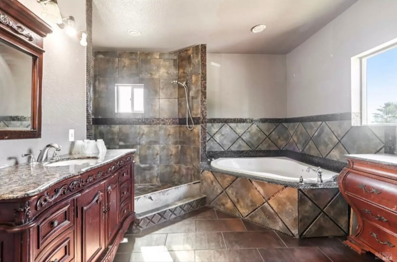 Building Photo - 507 Kings Way