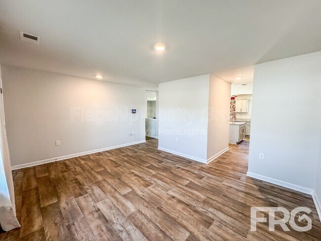 Building Photo - 1313 Riverstone Dr