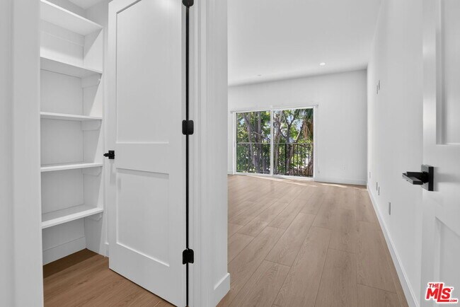 Building Photo - 11302 Collins St