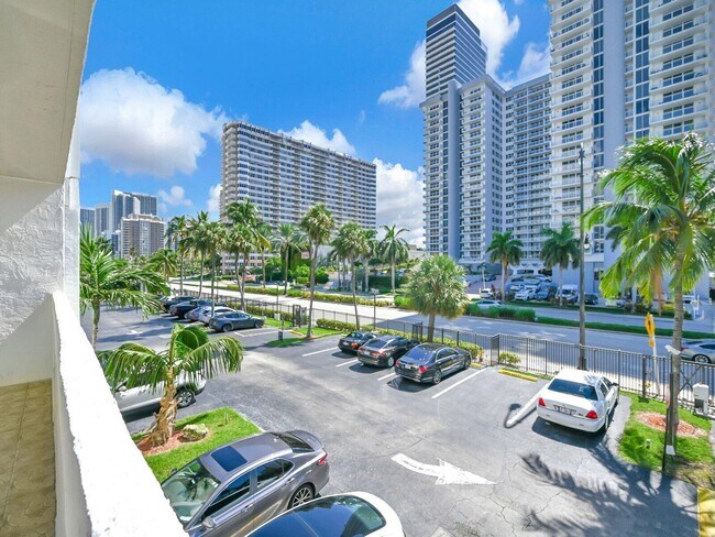 Building Photo - 2049 S Ocean Dr