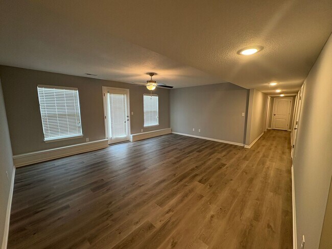 Building Photo - 705 Poplar Cir