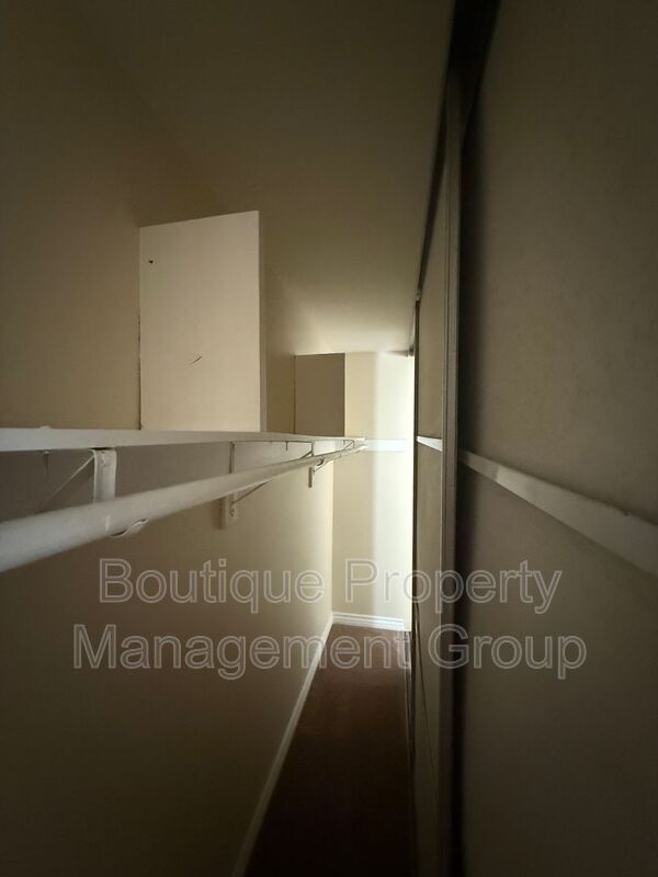 Building Photo - 1126 S Clifpark Cir