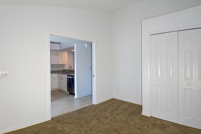 Building Photo - Updated Condo 3 beds 2 baths in Fort myers...