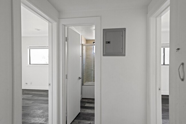 Building Photo - 215 N Fickett St