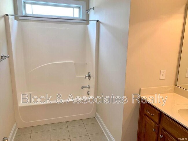 Building Photo - 706 Weavers Ridge Dr