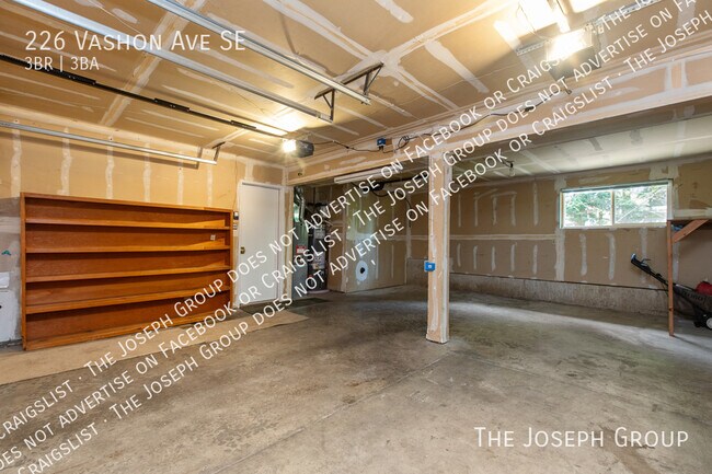 Building Photo - 226 Vashon Ave SE