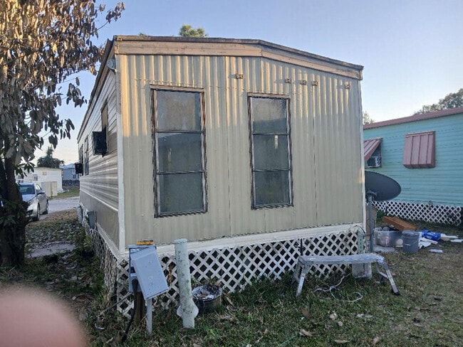 Building Photo - 1475 N Bridge St