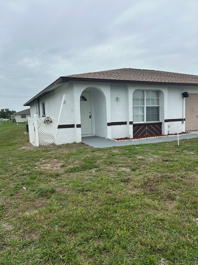 Building Photo - Welcome Home! Spacious 3-Bedroom, 2-Bathro...