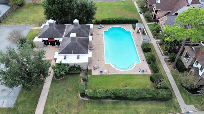 Building Photo - 18209 Vinland Dr