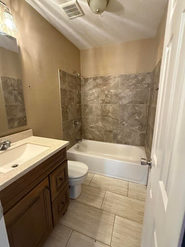 Building Photo - 607 W Sunset Blvd