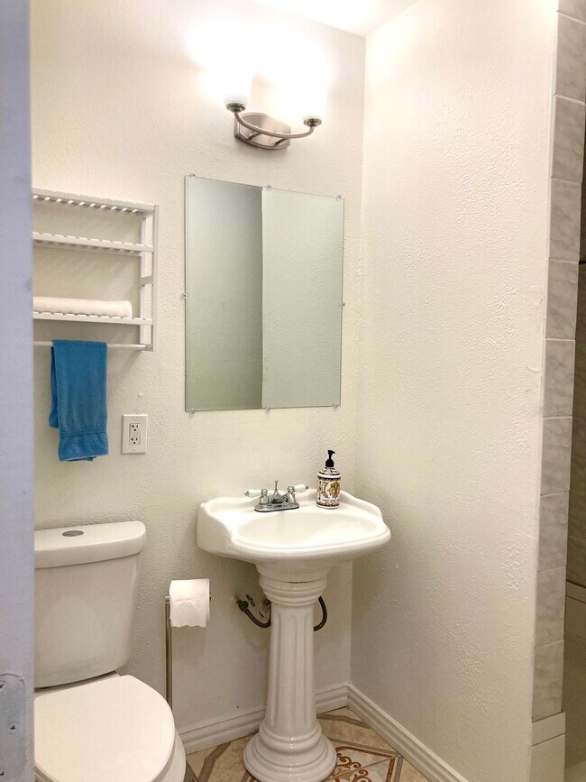 Building Photo - 3603 Linda Dr