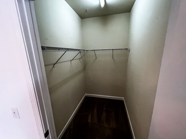 Building Photo - Greensboro 2 Bedroom, 2 Bathroom Condo