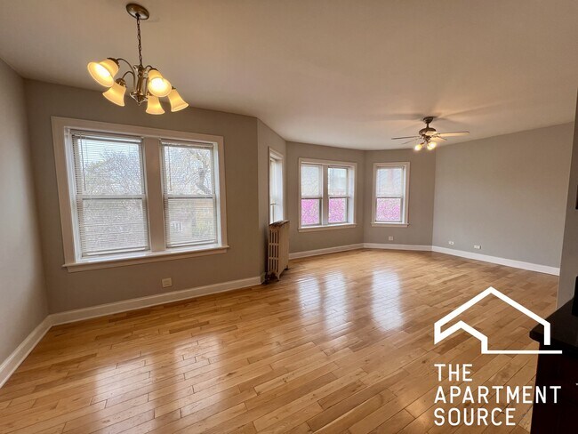 Building Photo - 2900 N Kolmar Ave