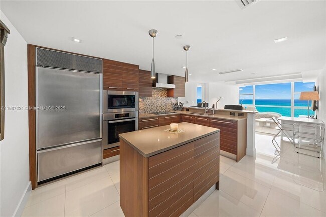 Building Photo - 6801 Collins Ave