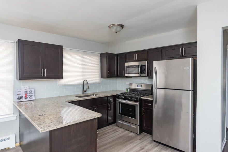 Building Photo - 3058 N Kostner Ave