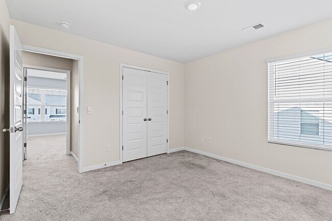 Building Photo - 552 Post Oak Ln