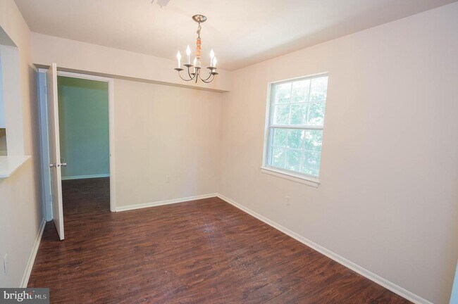 Building Photo - 800 College Ln