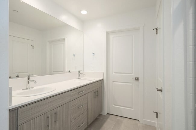Building Photo - 2966 E Tierra Dr