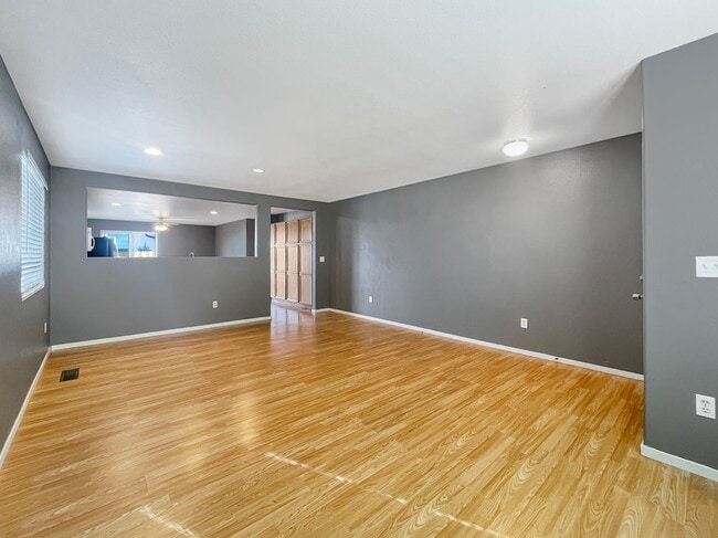 Building Photo - BIG VALUE small price