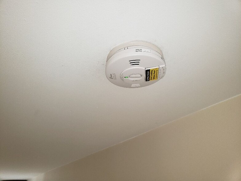 Smoke/CO detector - 98 Snow St