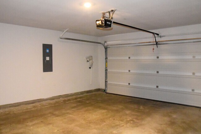 Building Photo - Beautiful 4/2/2 be the FIRST occupant!