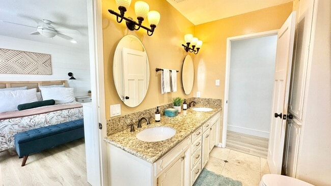 Building Photo - Beautifully Remodeled and Charming Country...