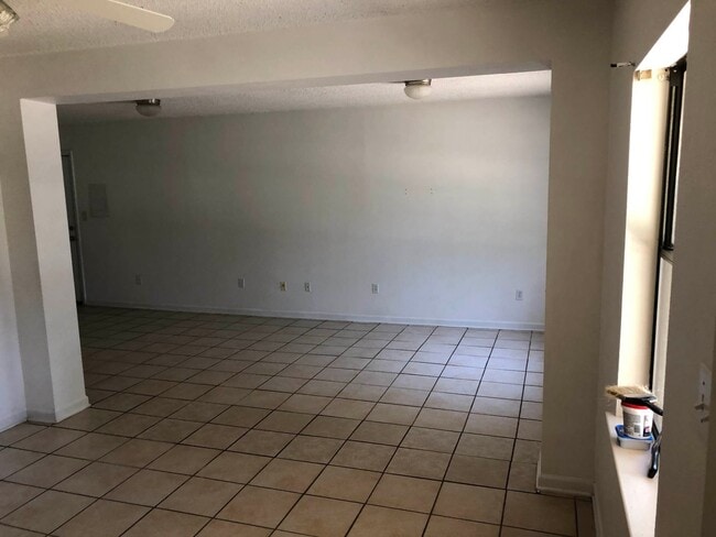 Building Photo - 516 Pelham Rd