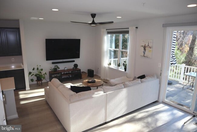 Building Photo - 585 Cross Chase Dr