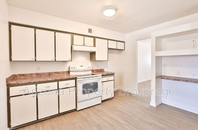 Building Photo - 3009 E Caballero St