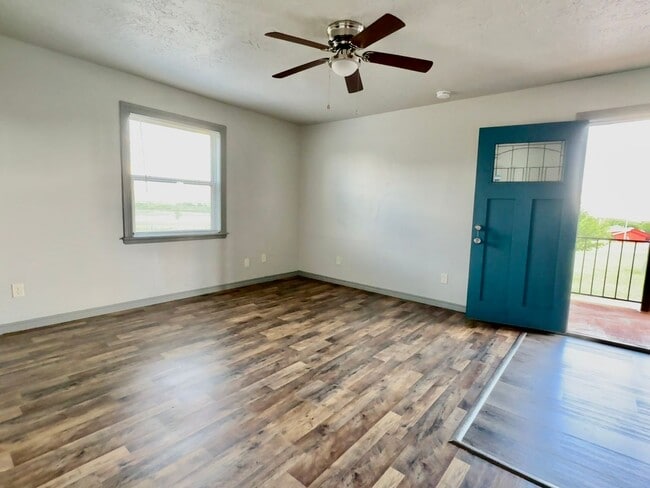 Building Photo - 505 Oak Ave - Ln