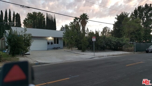 Building Photo - 15746 Magnolia Blvd