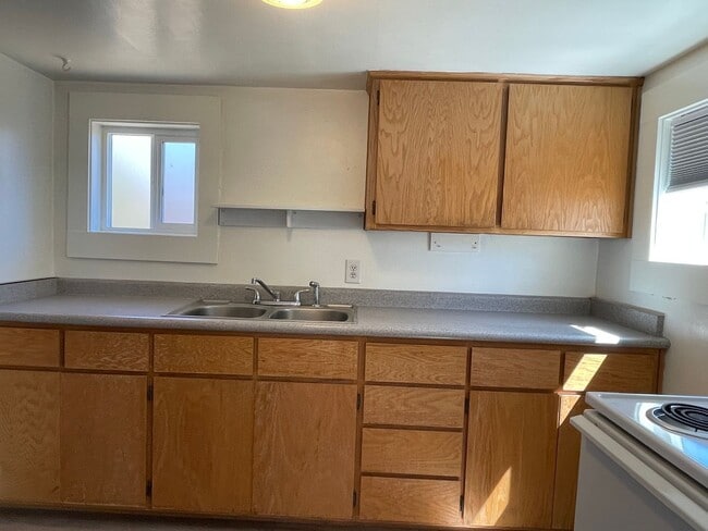 Building Photo - Great 1 Bedroom 1 Bath Cottage-ALL UTITLITES INCLUDED, except Power