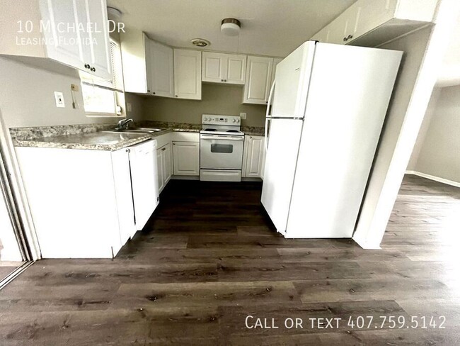 Building Photo - Updated 2 bedroom in beautiful Beverly Hil...