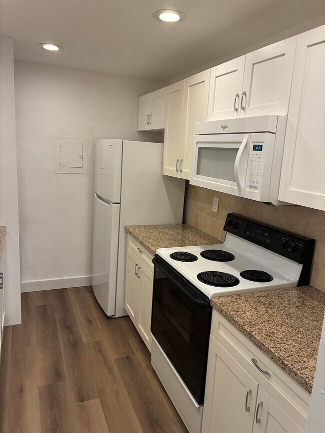Building Photo - 9302 SW 77th Ave