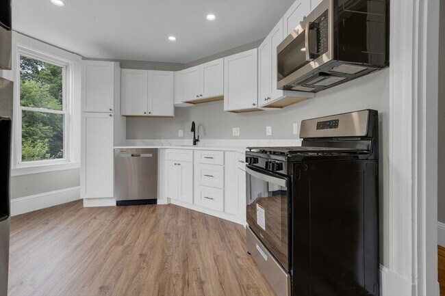 Building Photo - 59 Spring St