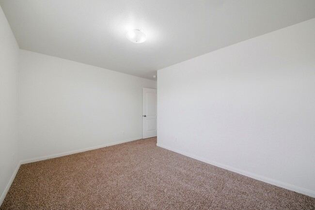 Building Photo - 2006 Quiet Palm Ln