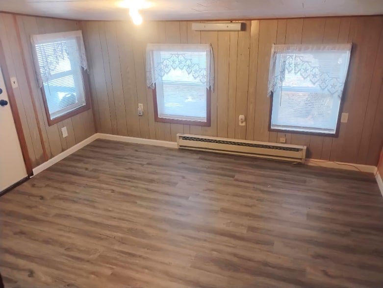 Building Photo - 1100 W Locust St