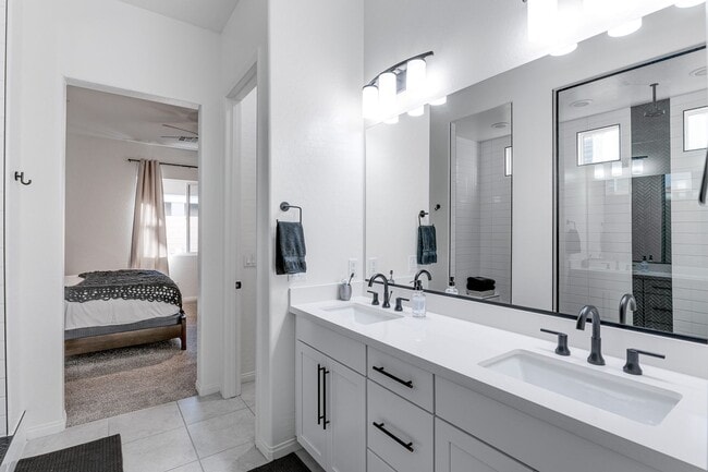 Building Photo - Charming Single-Story in Cadence with Fireplace & Entertainer’s Backyard!