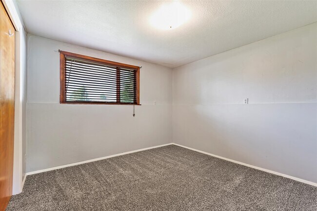 Building Photo - 6190 N Shandee Dr