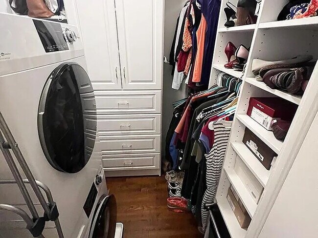 Building Photo - "Charming 1-Bedroom Gem in Vibrant NW DC – Your Perfect Urban Retreat Awaits!"