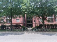 Building Photo - 725 Magnolia Ave