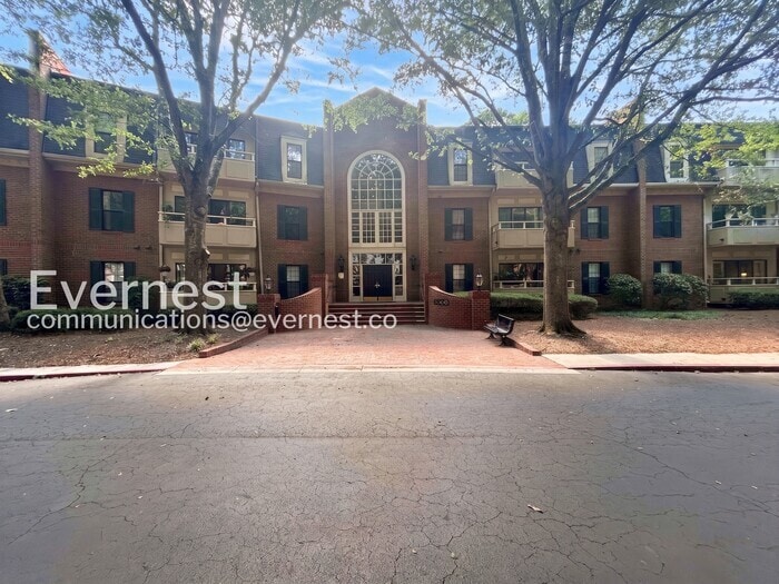 Building Photo - 25109 Plantation Dr NE