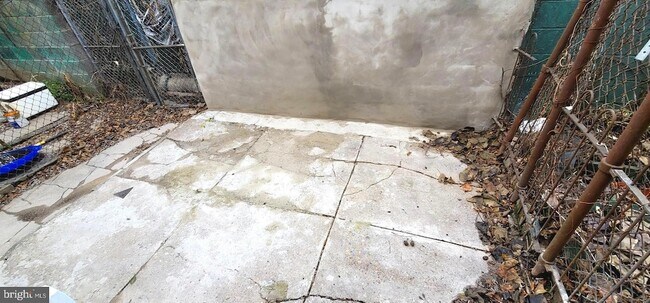 Building Photo - 1219 W Silver St