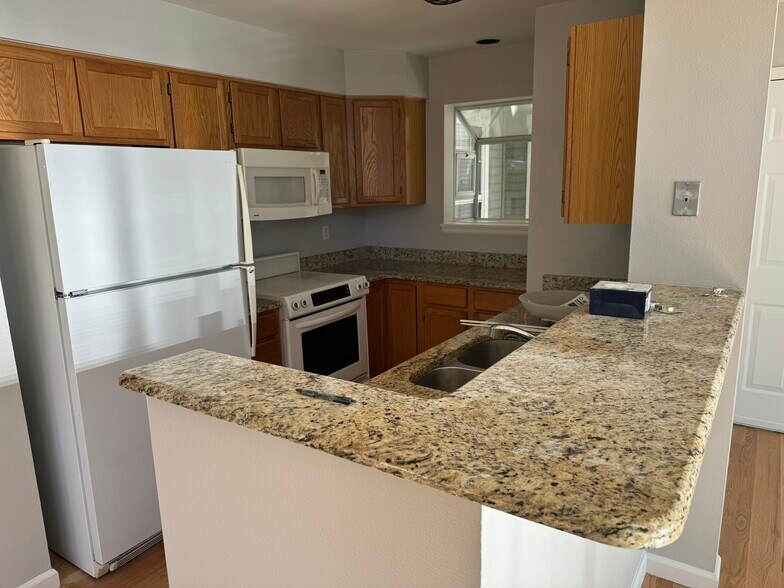 Building Photo - 6741 S Ivy Way