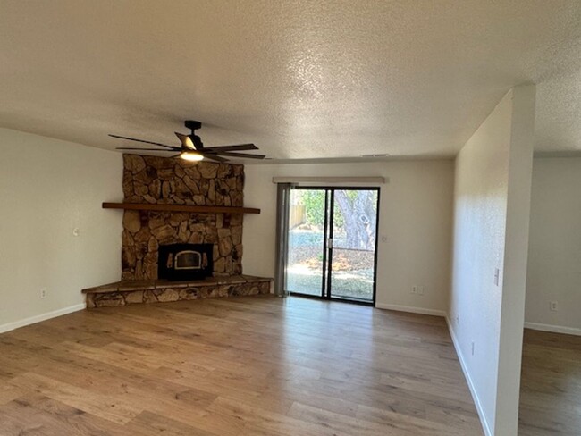 Building Photo - Remodeled home with a view