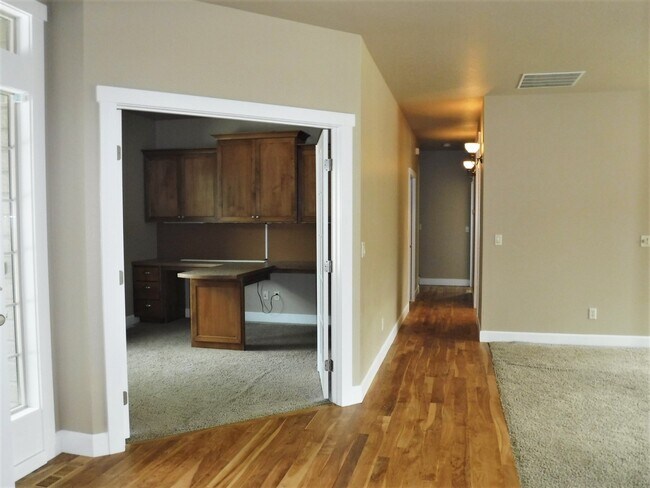 Building Photo - The perfect Eagle home with 3 bed, 3 bath, office, and bonus room! Located off Floating Feather b...