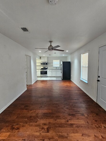 Building Photo - 729 N Ruddell St