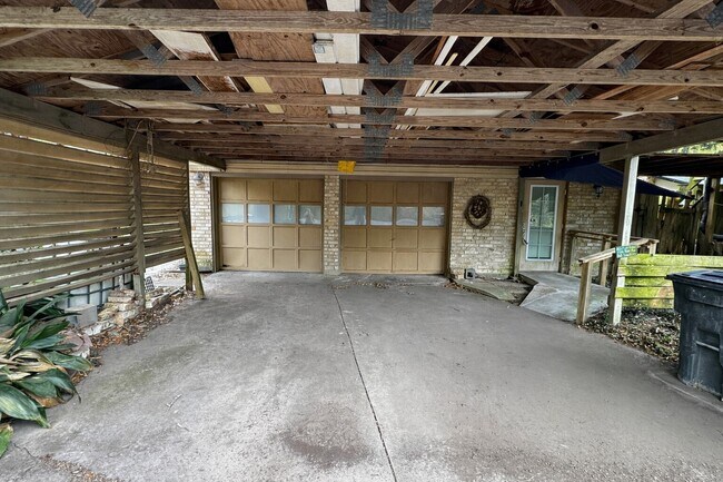 Building Photo - 202 Hardy St