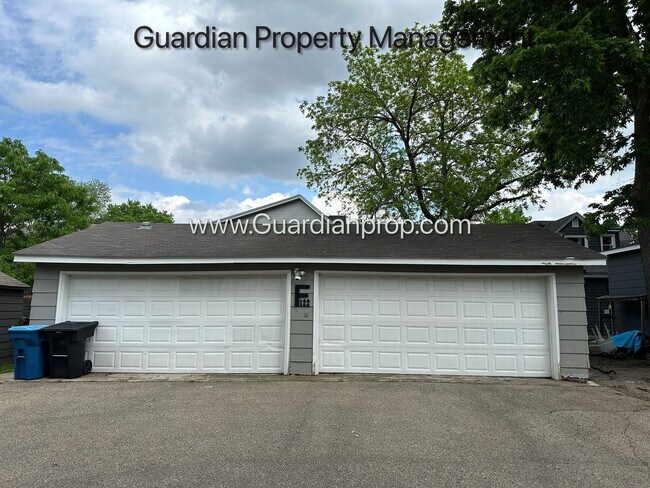 Building Photo - Downtown Hopkins SFH, Fenced Yard, Patio, Spacious Primary, 4 Car Detached Garage