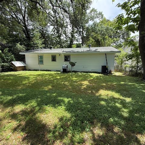 Building Photo - 1306 Liveoak Ave